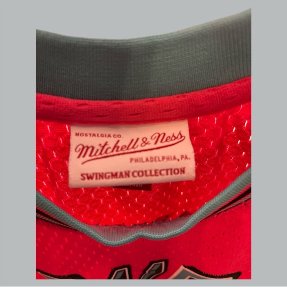 SPURS DUNCAN 31 1998-1999
Red and Teal Basketball Jersey
Large 14-16 - Picture 6 of 8